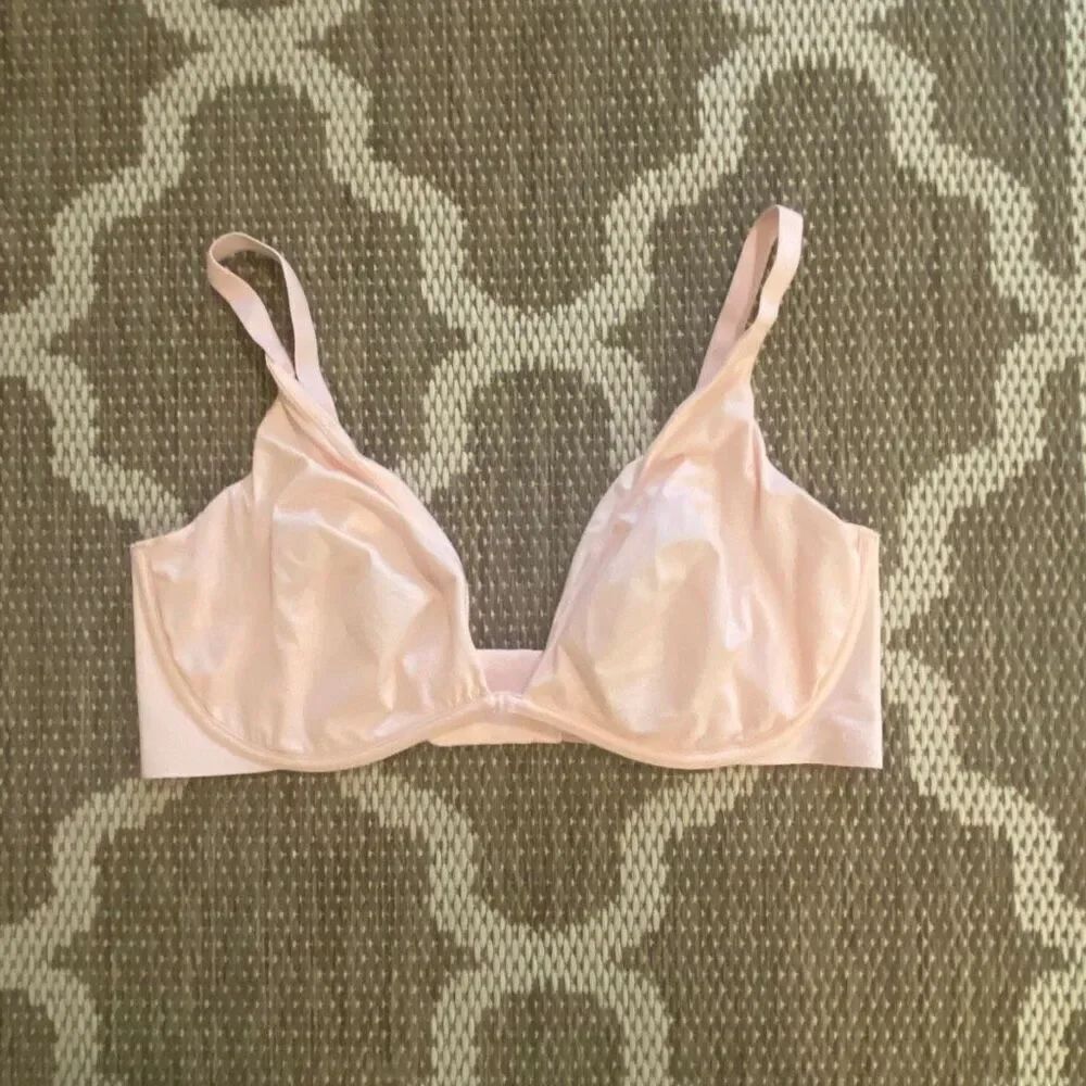 Victoria’s Secret bra incredible by Victoria’s Secret unlined plunge bra size 36